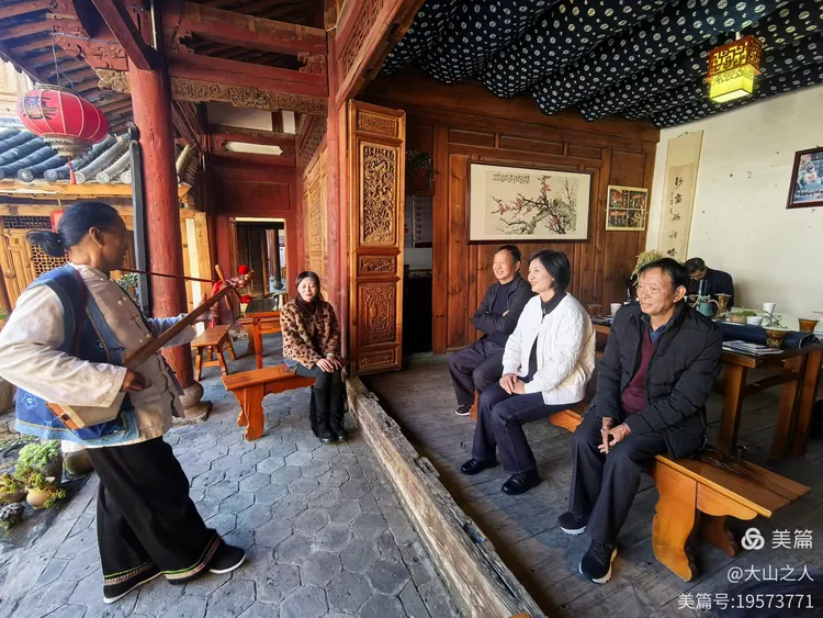 大理白族自治州白族学会会长杨泓涛率队深入到剑川白曲学会,阿鹏艺术